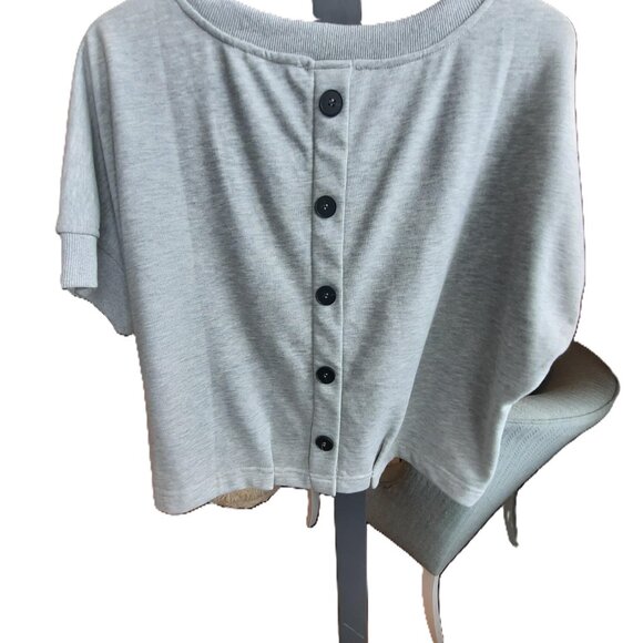 Short sleeve cropped sweatshirt, button detail on back,  cinched in waist - Picture 4 of 6